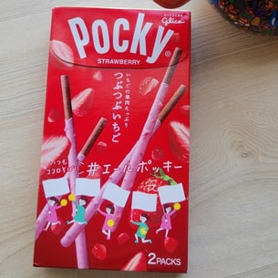 日本glico格力高 pocky百奇 草莓涂层饼干棒 51g 版本随机发 亚米