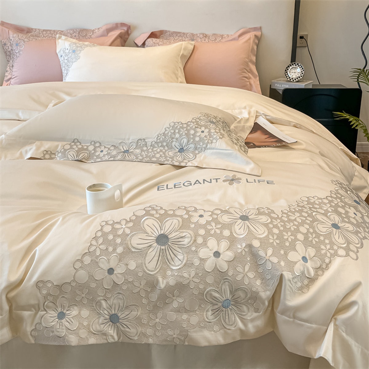Product Detail - 120 High-density Cotton Four-piece Bedding Set Luxury Embroidery Quilt Cover Set With Pillowcases Sheet 200X230CM Style3 - image1