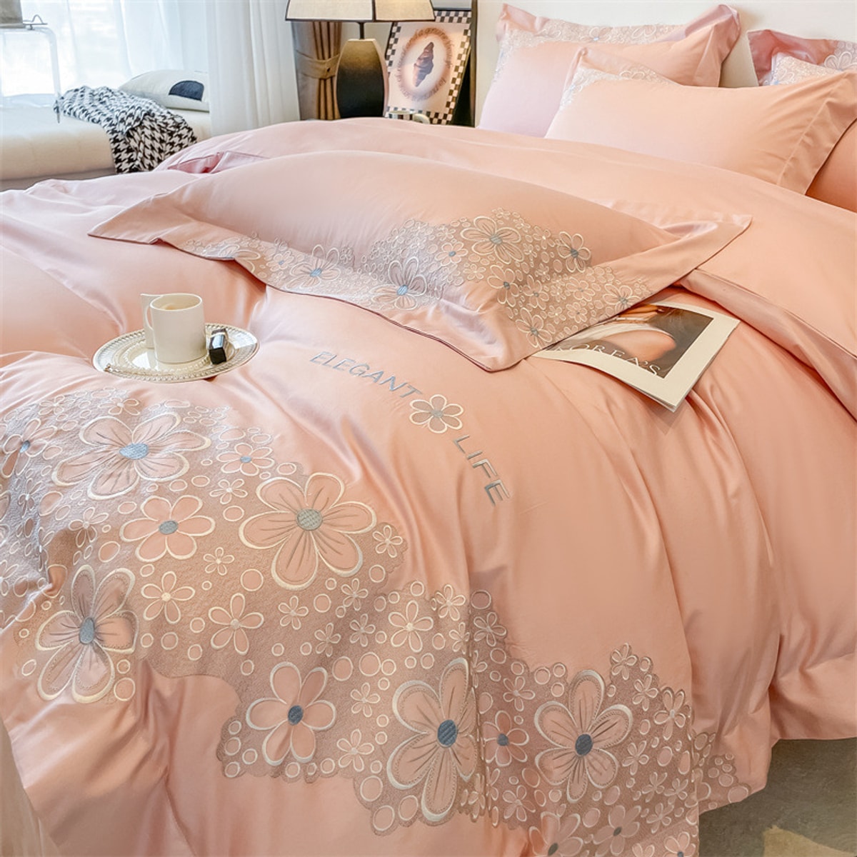 Product Detail - 120 High-density Cotton Four-piece Bedding Set Luxury Embroidery Quilt Cover Set With Pillowcases Sheet 200X230CM Style2 - image1