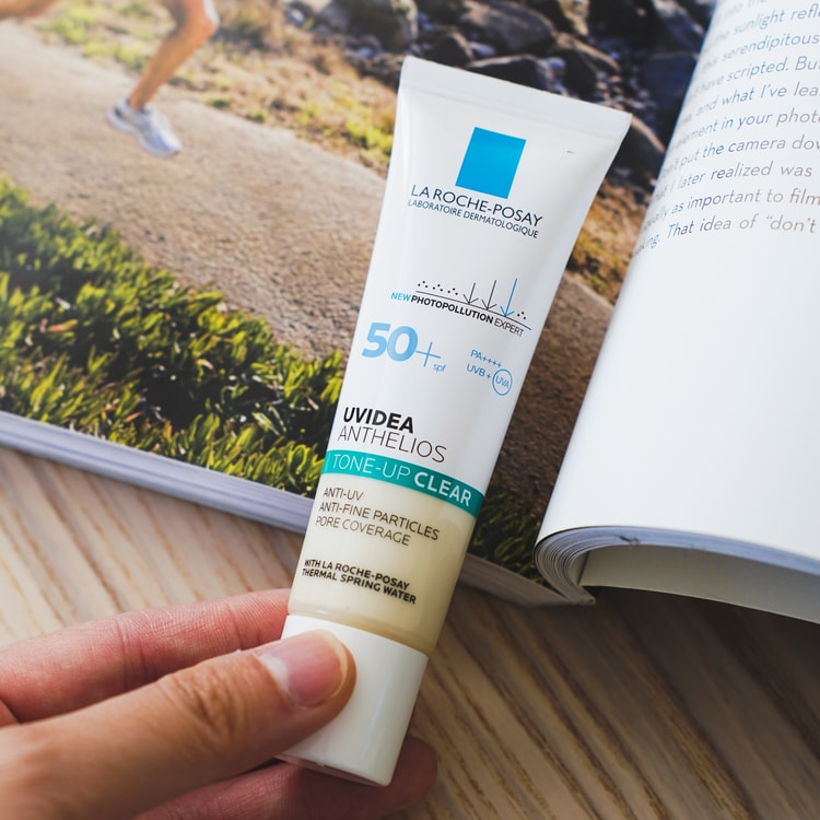 LA ROCHE-POSAY UVIDEA ANTHELIOS Tone - Up Clear Anti - UV Anti