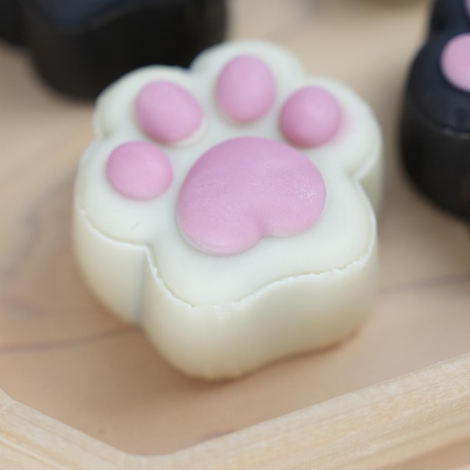 Royal Cat Paw Cake White Cat 7.8 oz