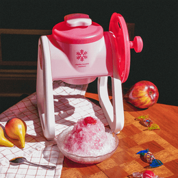 日本PEARL LIFE OUCHI DE 小型家用手動雪花冰沙刨冰機 綿綿冰機 便攜手搖挫冰機 碎冰機 親子DIY冷飲 兒童廚房玩具 帶碗 單件入 粉色