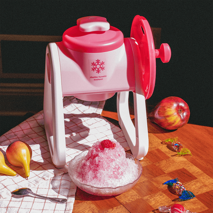 日本PEARL LIFE OUCHI DE 小型家用手動雪花冰沙刨冰機 綿綿冰機 便攜手搖挫冰機 碎冰機 親子DIY冷飲 兒童廚房玩具 帶碗 單件入 粉色