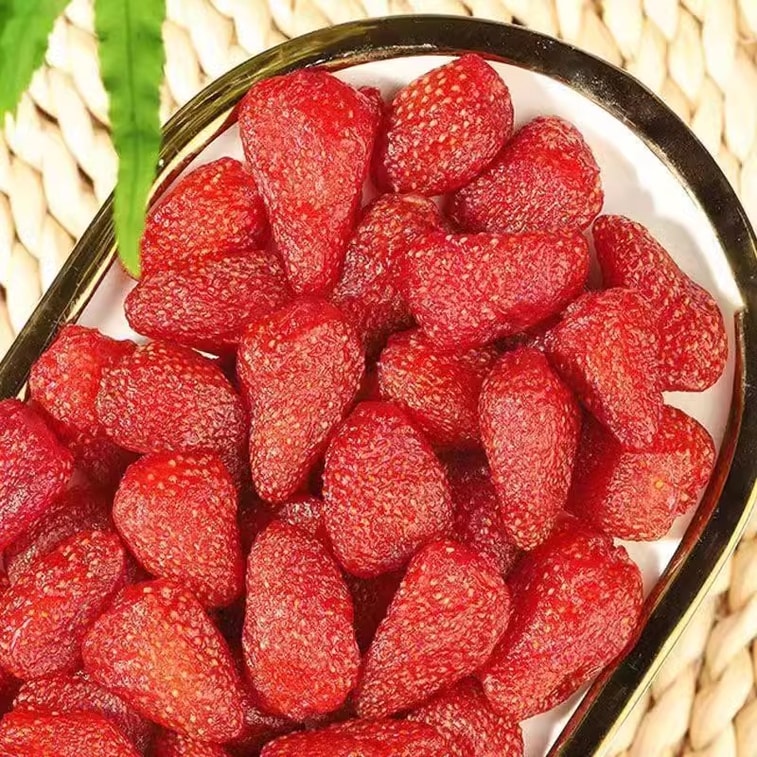 商品详情 - 【中国直邮】 憨豆熊 草莓干 果脯蜜饯水果干解馋休闲零食200g/袋 - image3