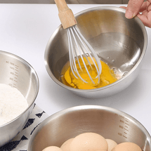  n 19cm 304 Stainless steel salad bowl Egg beater with graduated baking pan Cooking spray mixing bowl