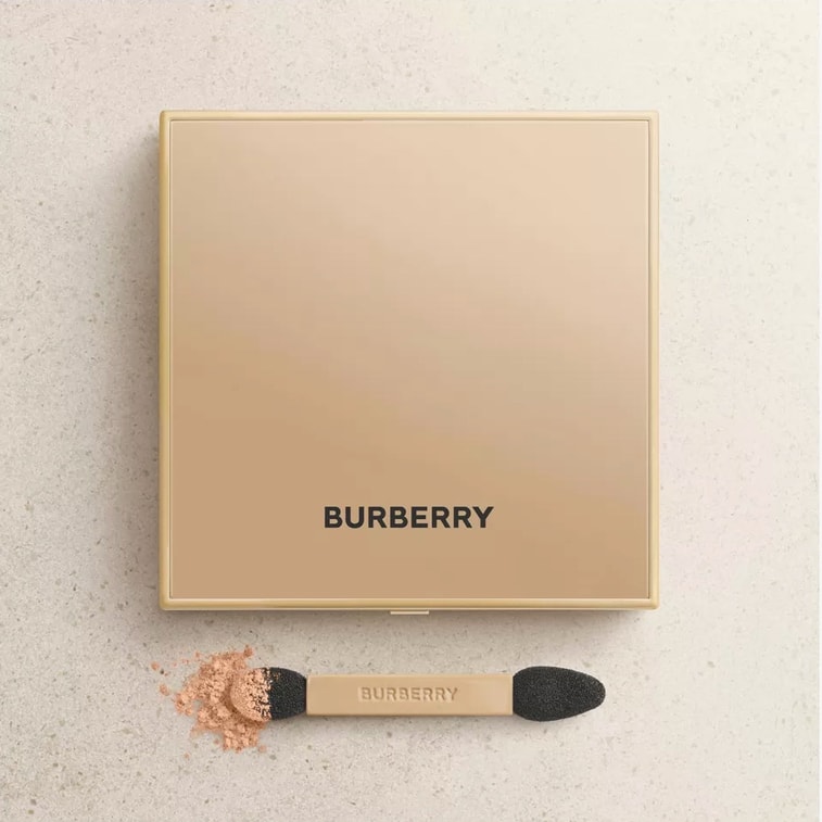 【香港からの直送】バーバリー クラシック クワッド アイシャドウ パレット #01 アイコニック ハニー 4.7g - シルキー スムース ウェア、ローズ ゴールド、ウォーム ブラウン 4