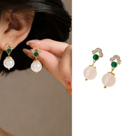 Diamond-set Ruyi pattern + ice-transparent chalcedony round beads, high-end gold hemming sterling silver earrings, unique white in autumn and winter