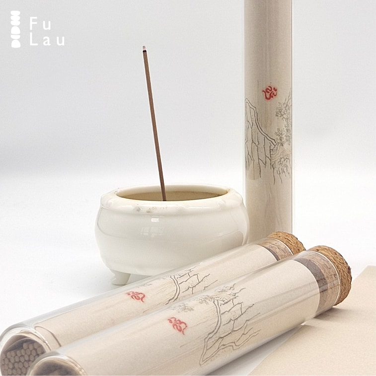 FuLau【手作り新型お香 - 銀針白茶】 ほのかなお茶の香りが、心を落ち着かせ、禅のようなライフスタイルにぴったりです。海南沈香、青檀、老山白檀、天然白茶エッセンシャルオイル、そして芙蓉鎮南香（50g/約70本）を配合。 5