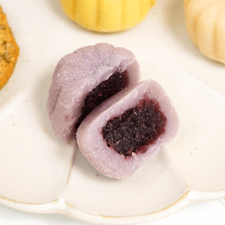 Taiwan Dreamy Moon Assorted Mooncake Gift Box - 8 Pieces, 13.5oz 8