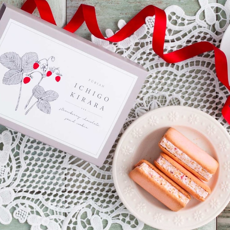 Ichigo Kirara Strawberry Whipped Chocolate Sandwich Cookies 3 Pcs