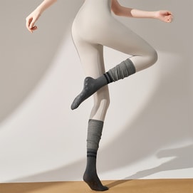 【中国直邮】 HSPM 新款全棉防滑吸汗透气过膝中堆筒普拉提专用瑜伽袜 1双 浅灰雾霭 F