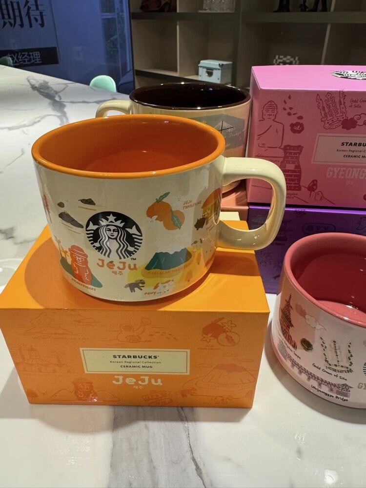 美国 STARBUCKS 星巴克 城市限定马克杯355ml【橙色精装礼盒】米白马克杯橙内釉 人鱼 logo 正版陶瓷杯 地标卡通印花高颜值水杯  厚实耐高温瓷质 家用办公咖啡牛奶杯【韩国旅行纪念文创】学生上班族桌面百搭送礼杯子