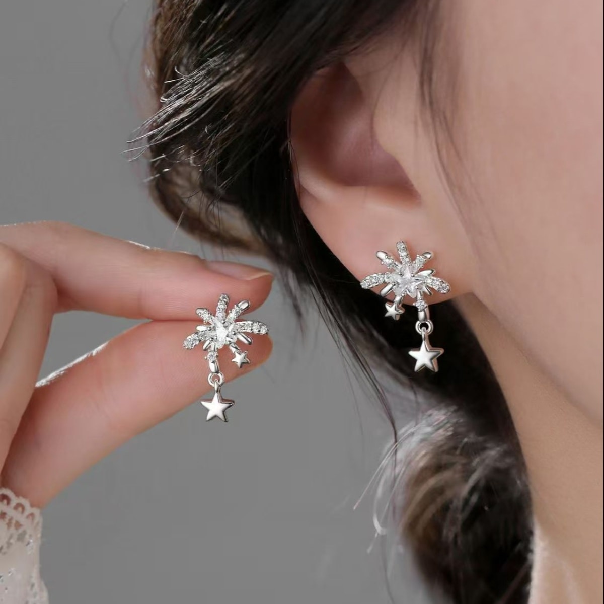 Fancy Jasmine 雪花锆石星星闪钻耳钉  1对  锆石闪钻 梦幻少女感 闪钻点缀 冬日浪漫 【附赠Facny Jasmine高端抽拉悬浮首饰盒】必选礼物送女友