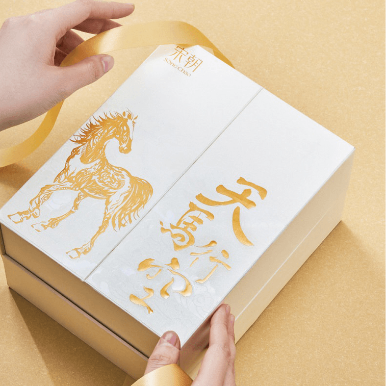 Celestial Steed Perfume Gift Set : Snow-Treading Tea Scent + Year of Horse Metal Cap + Pendant + Crystal Base 10