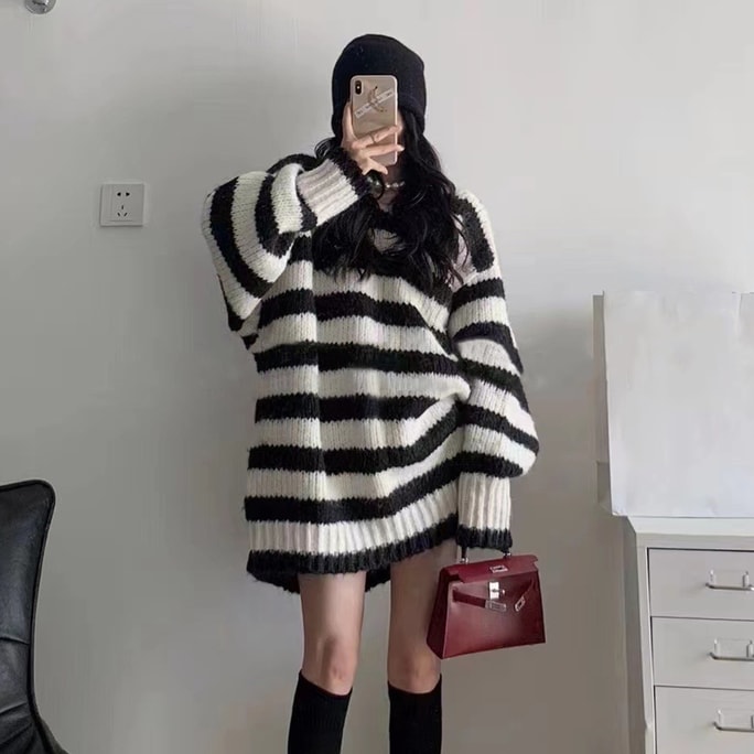 New Contrasting Striped V-Neck Loose And Thick Knit Sweater With Black And White Stripes F