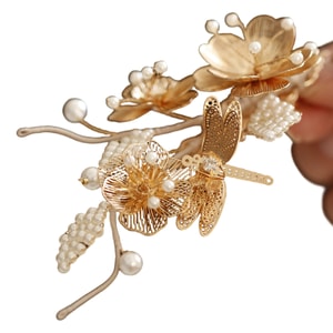 Chinese‑Style Hair Clips Hairpins Golden Flower Hair Clip 1 piece Exquisite Golden Flower Butterfly Hair Ornament Hairpin Ethereal Premium Versatile Hair Accessory