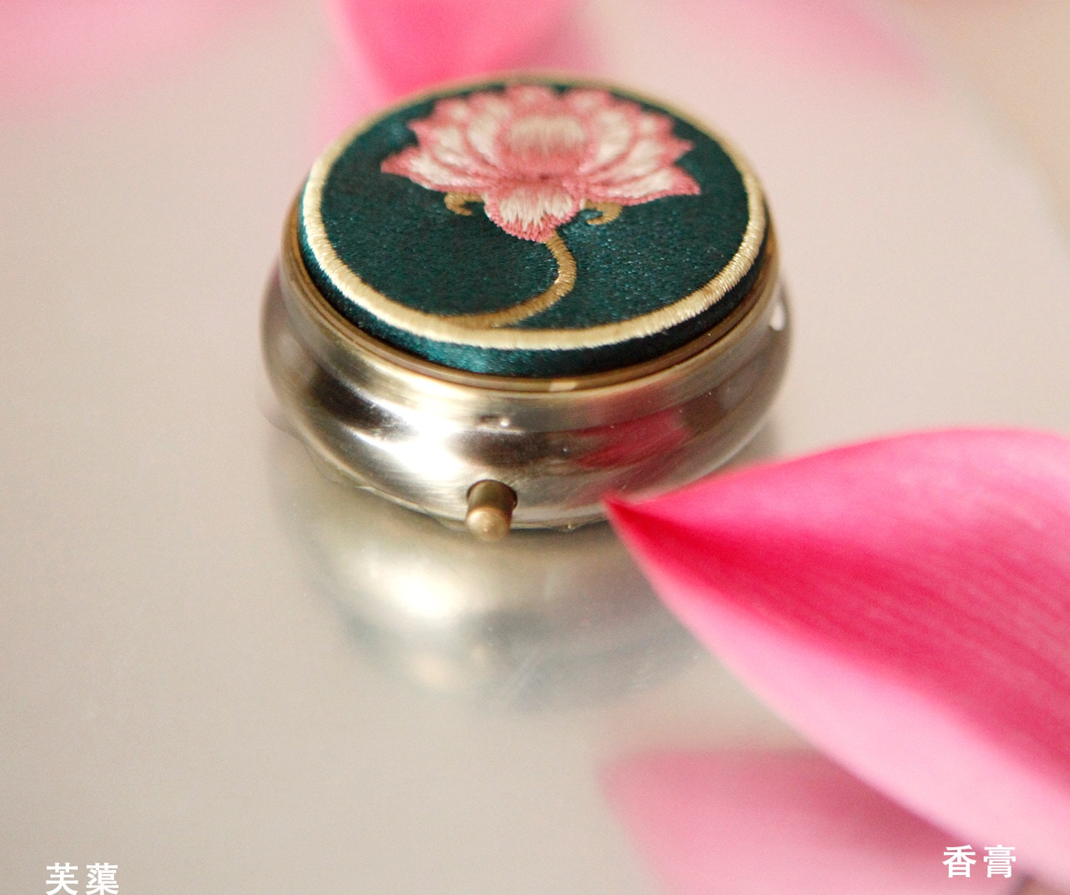 【中國直郵】 故宮淘寶 兜裡有香香 {芙薔} 蓮花荷花香 古風香膏固體淡香香水 出淤泥而不染香氣雅緻 【芙葖+花瓣取香勺】10g