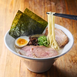 Ippudo Shiromaru Tonkotsu Ramen Classic Original Flavor /Thin Noodles 1 Serving