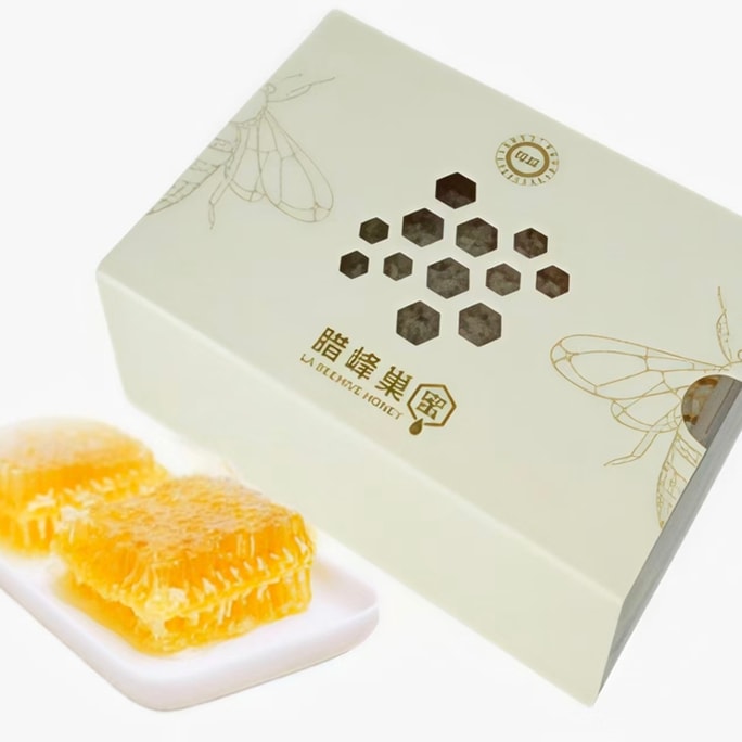 [설날 필수품] 라펑 벌집꿀: 윈난성 루오핑의 유채밭에서 채취한 꿀을 씹어 먹을 수 있는 제품입니다. 제조 과정 전반에 걸쳐 첨가물을 전혀 사용하지 않아 본연의 순수함을 그대로 유지했으며, 건강상의 이점과 달콤하고 은은한 꽃향기를 자랑합니다. 빵에 발라 먹거나, 치즈나 요거트와 함께 즐기거나, 또는 그대로 드시면서 벌집의 바삭한 식감과 꿀의 풍미를 느껴보세요. (248g)