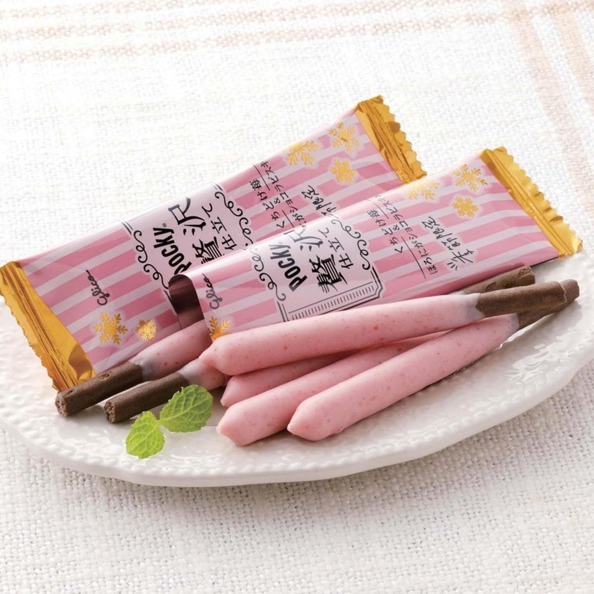江崎グリコ ポッキー ぜいたく ストロベリーチョコレートビスケット