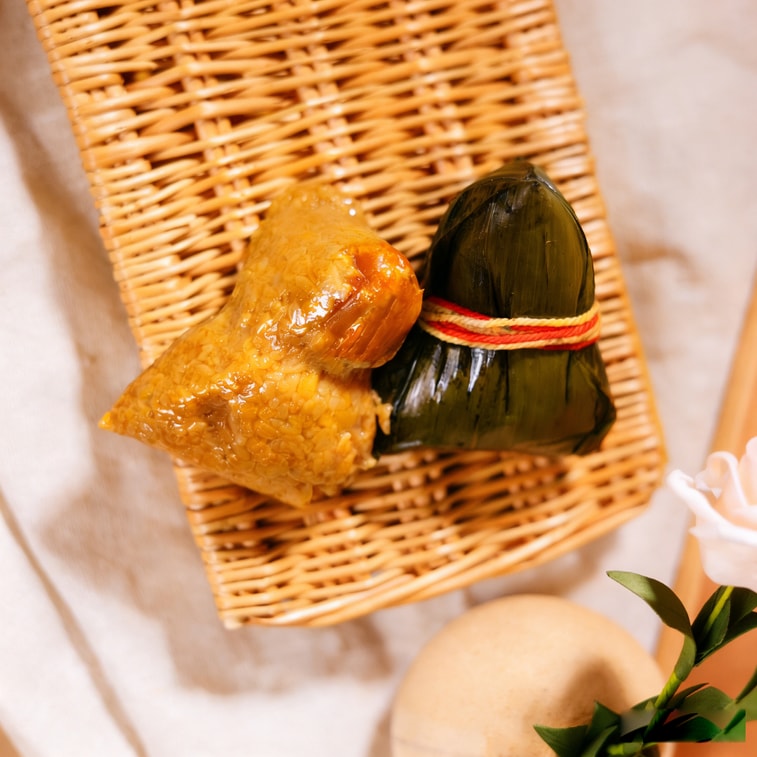 エンディアン 塩漬け卵黄と緑豆のちまき 150g×2 柔らかくてもちもちとした溶岩のようなちまき 伝統的な手作りちまき 端午の節句に最適 真空パック 全年齢対象 柔らかく、もちもちしていて、油っぽくない 端午の節句に欠かせない伝統的な味 7