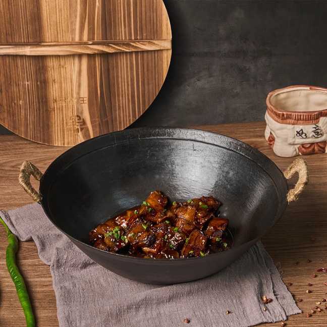 WANGYUANJI Cast Iron Serving Pot With Wooden Lid Pre-Seasoned Deep Dutch Oven With Dual Handles For All Stoves 34cm