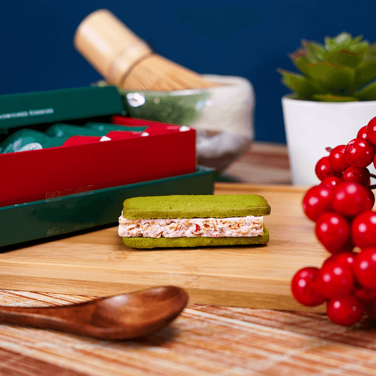 Uji Matcha Cookie with Strawberry Flavor Cream Filling 6pcs 8