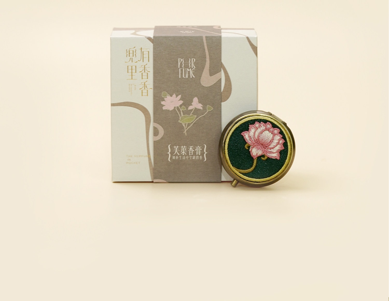 【中國直郵】 故宮淘寶 兜裡有香香 {芙薔} 蓮花荷花香 古風香膏固體淡香香水 出淤泥而不染香氣雅緻 【芙葖+花瓣取香勺】10g