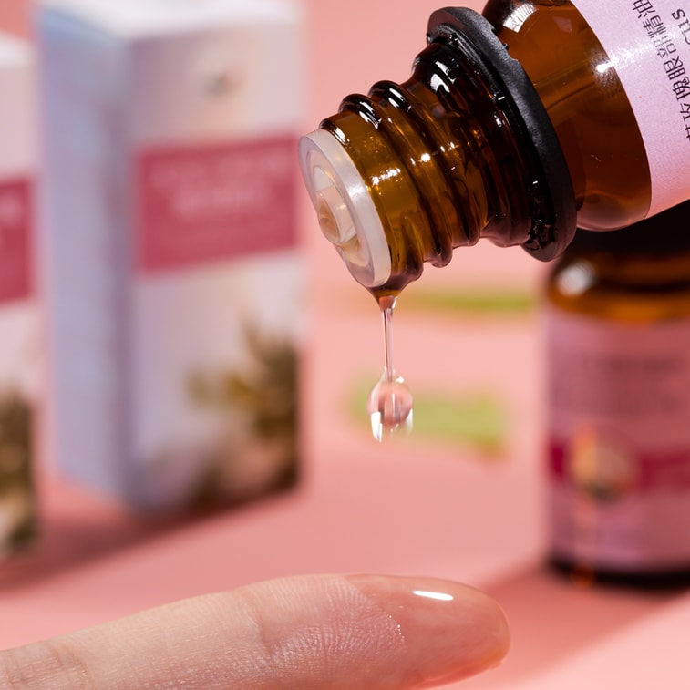 Yunnan Damascus Rose Oil Eyes Oil Anti Wrinkle Essence Oil Remove Dark Circles 10ml 4