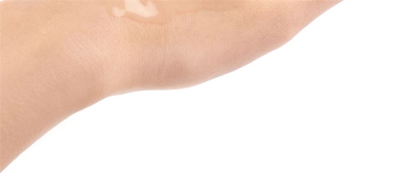 Neuraminic Acid Essence Water - Rebuilds the skin barrier, moisturizes, hydrates and soothes the skin. 150ml per bottle.