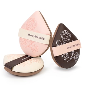 Geego Rose Series Powder Puff는 습식/건식 겸용 파우더 퍼프로, 친수성 폴리우레탄 소재로 제작되어 물에 젖으면 1.3배로 부풀어 오릅니다. 리치 무늬 가죽 스트랩이 적용되어 통기성이 뛰어나고 다양한 용도로 사용할 수 있는 파운데이션입니다.