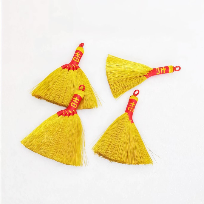  RHFJAKA 美国发货 金色丝线迷你扫帚吊坠 – 风水招财吉祥物,适合悬挂于汽车后视镜、神龛和家居装饰 – 手工制作的护身符,寓意扫除厄运,招财纳福 – 1个装