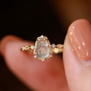 【中国直送】HSPM シンプルでスタイリッシュなゴールドメッキムーンストーンリング、カルセドニーアイシーゴードリング、1個
