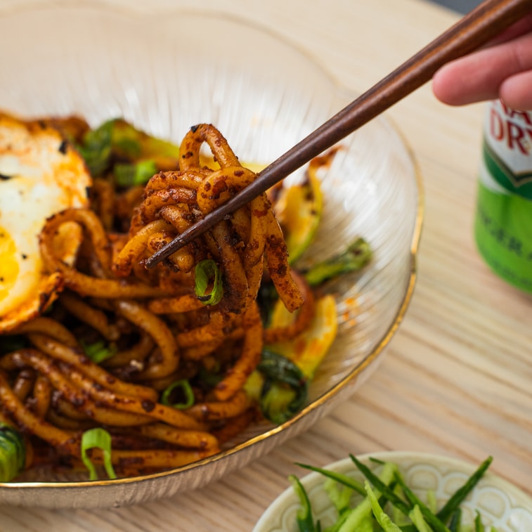 食族 新疆炒米粉 中辣 358g【一整顆煎蛋】 4