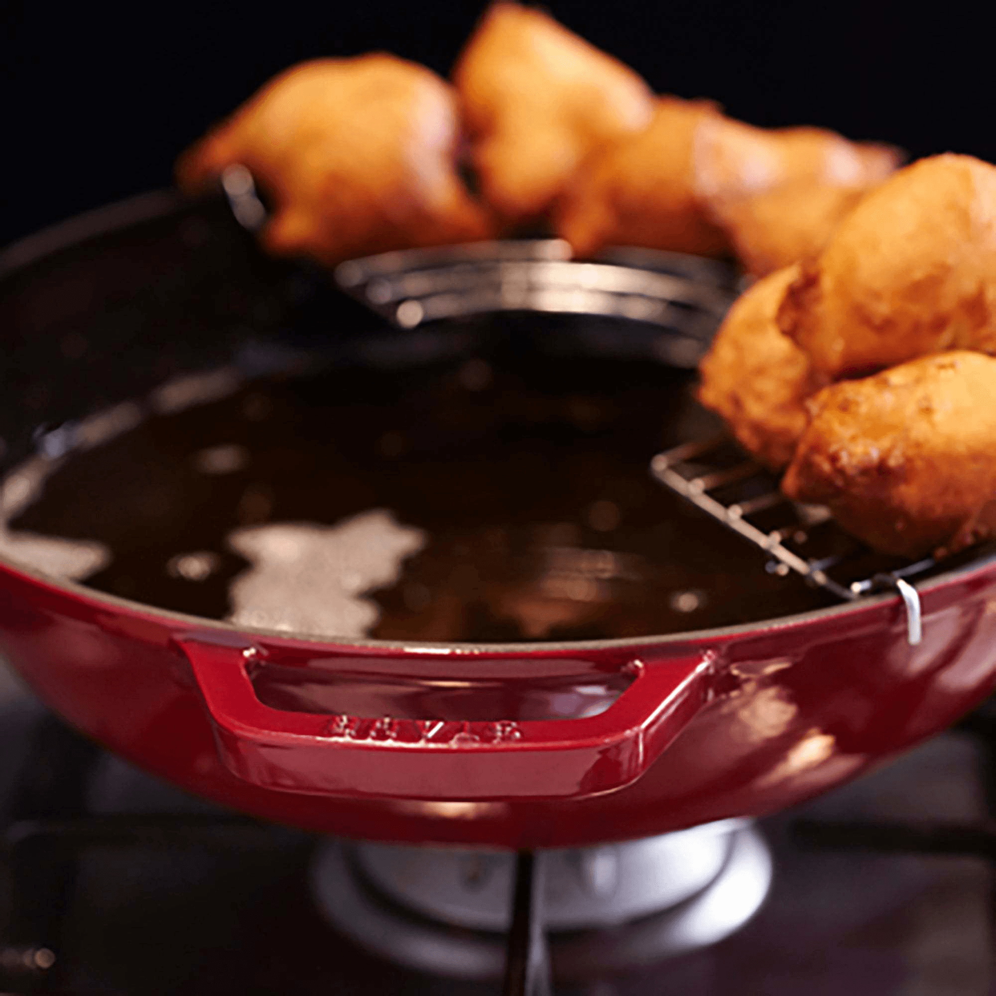 STAUB 鋳鉄フライパン 4.5クォート / チェリーレッド - Yami