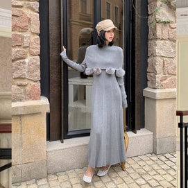 【中国直邮】 HSPM 秋冬V领针织连衣裙 套头毛球披肩 两件套 女名媛长裙 烟灰M