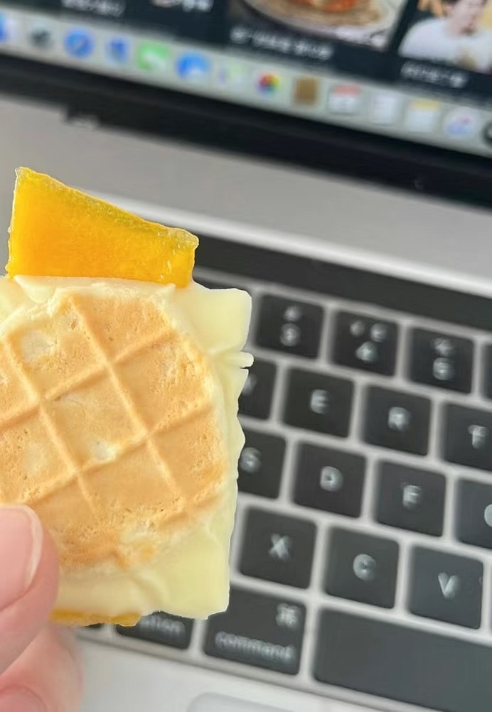 Inner Mongolia Milk Crispy Fruit with Milk Skin Mango Milk Skin Cheese Independent Small Packet Snack 120g * 1 Bag