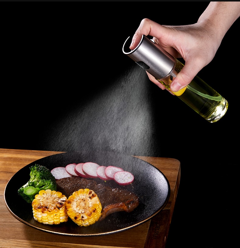 矢之作 厨房玻璃喷雾油壶 230ml 健康分油设计 厨房烹饪喷油瓶 均匀控油雾化喷壶 1 件 白色