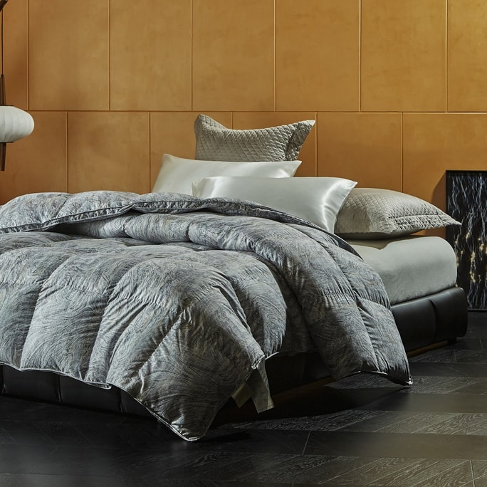 Luxury 95% White Goose Down Duvet – 93% Down Cluster, 730 Fill Power, 2.2m×2.4m Oversized Double, 1300g Ultra-Clean Filling – Lightweight, Breathable, All-Season – Raphael Pattern, Mid-Autumn & CNY