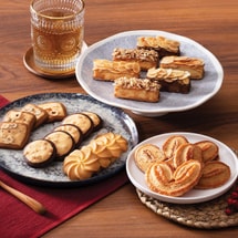 香港美心 三重奏禮盒 蝴蝶酥+杏仁千層條+奶香曲奇+多口味餅乾糕點 38枚入 331g 【年貨禮盒】