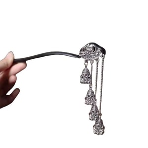 첸이 셀렉션: 【묘족 여신】새로운 중국 스타일 태슬 헤어 액세서리, 방울 비녀, 묘족 전통 은 손잡이 비녀 (1개)