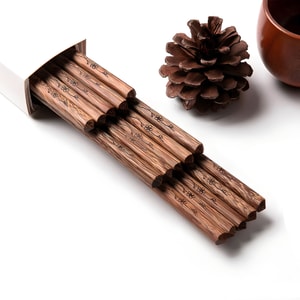 【中国直送】ダブルガン手羽先木箸 高級塗装無ワックス無無垢材 緑葉彫りバージョン ファミリーパック10膳入