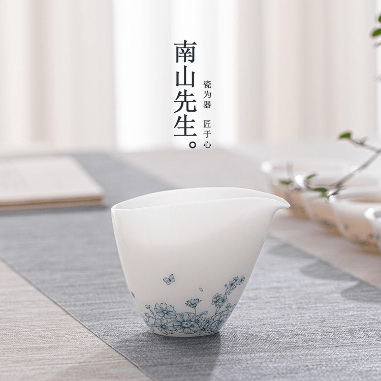 旧蔵 手描き粉彩 花卉文 馬蹄杯 二客揃 中国陶磁 茶杯 CL0455 中国直邮】 南山先生 蝶舞繁花公道杯薄胎白瓷公杯陶瓷分茶器 103*82mm