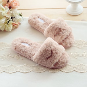 Women’s Faux Fur Sleepy Eyes Memory Foam Slide Slipper Pink Size 36-37