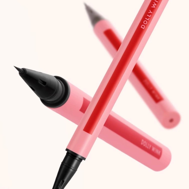 日本KOJI蔻吉 DOLLY WINK極細持久眼線液筆 雙眼皮延長內眼線下睫毛小雀斑點痣毛流感眉五效合一 防水/汗/淚防蹭不暈染 #01 午夜漆黑 3