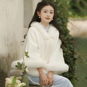 【中國直郵】 HSPM 溫柔仙女加厚斗篷披肩文藝百搭保暖毛絨領外搭開衫外套 白色 加絨 F