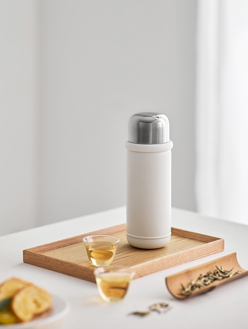 OLAYKS [As Seen with Hou Minghao] 550ml Stainless Steel Insulated Water Bottle with Drink-Through Lid, Compact Portable Travel Tumbler for Men & Women