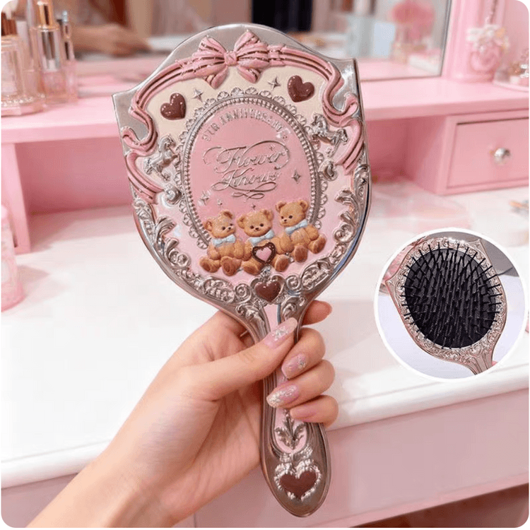 【新品】エマブリッジウォーター　フラワーベース　両手ハンドル付き Flower Knows Sweet Bear Paddle Brush 9th Anniversary Air Cushion