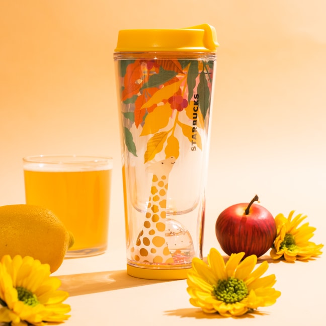 Happy Giraffe Design Tumbler with Lid and Unique Snow Globe Feature, Summer Limited Edition - 12 fl oz