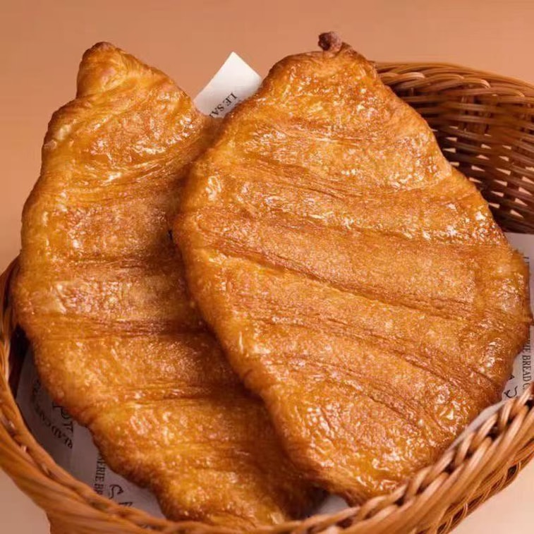 大理園の驚くほど美味しいキャラメルフラットクロワッサン（108g）[ミルクの風味が豊かで、サクサクして美味しい] [層状の食感、サクサクと崩れやすい] 6